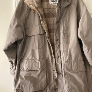 Vintage woman's Woolrich beige Jacket size large, wool flannel lining